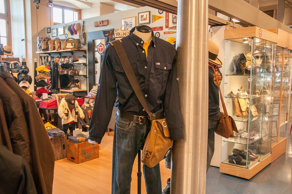 Boutique Red Canoe Montréal | 350 Rue Saint Paul Est, Montréal, QC H2Y 1H2, Canada | Phone: (514) 508-3617
