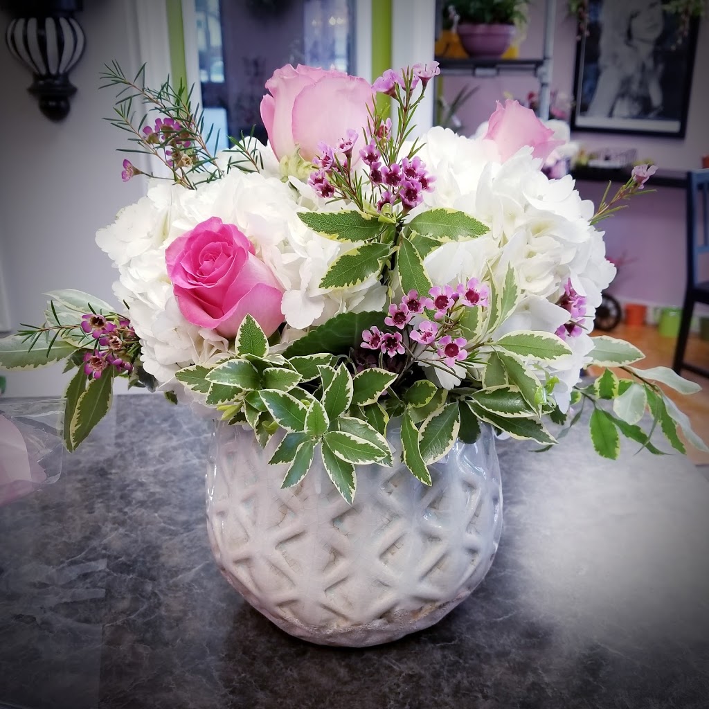 Sarnia Flower Boutique | 940 Murphy Rd, Sarnia, ON N7S 5C4, Canada | Phone: (519) 336-1188