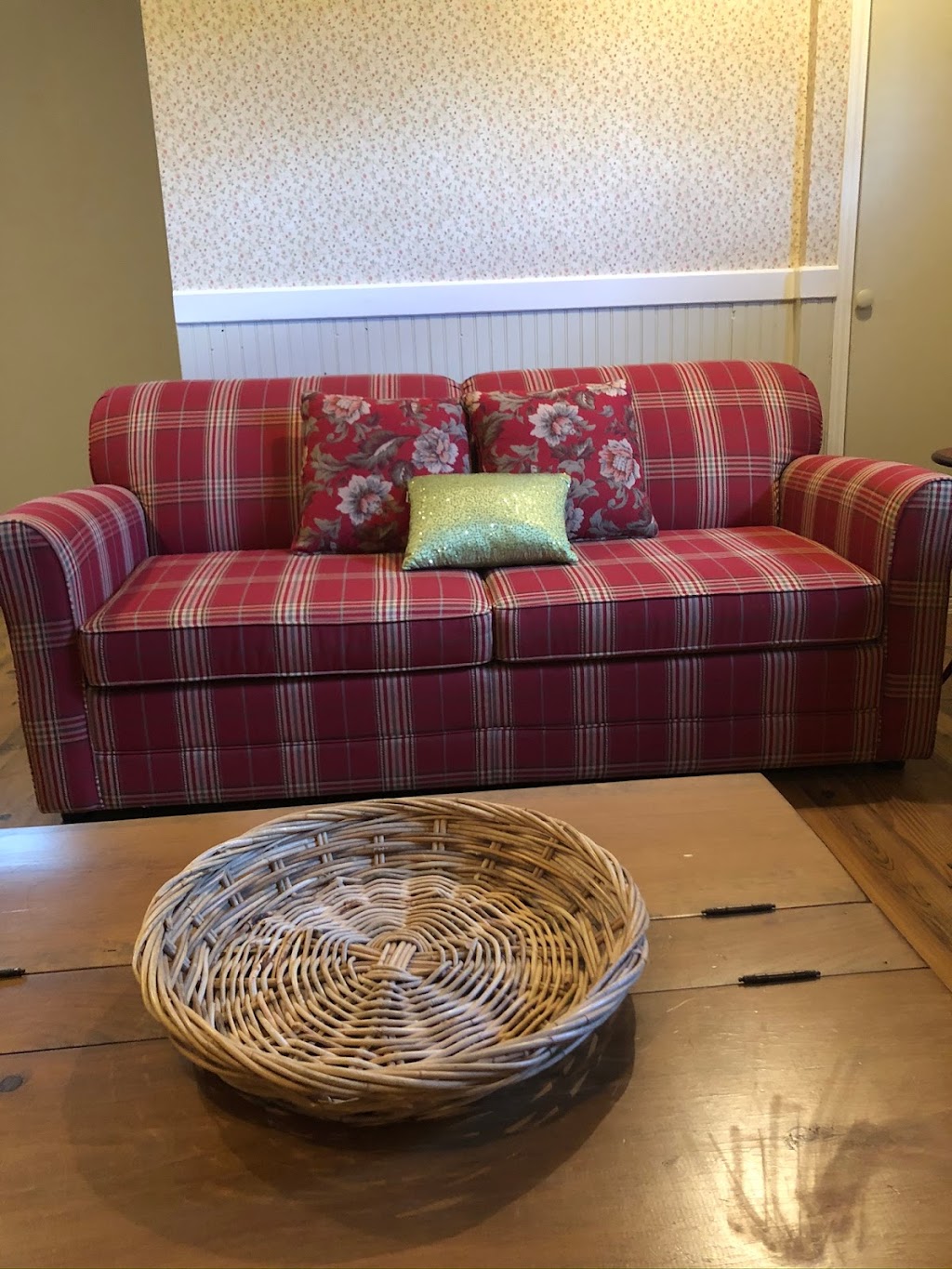 Villa azur Ile dOrléans | 5446 Chem. Royal, Saint-Jean-de-lÎle-dOrléans, QC G0A 3W0, Canada | Phone: (514) 812-9529