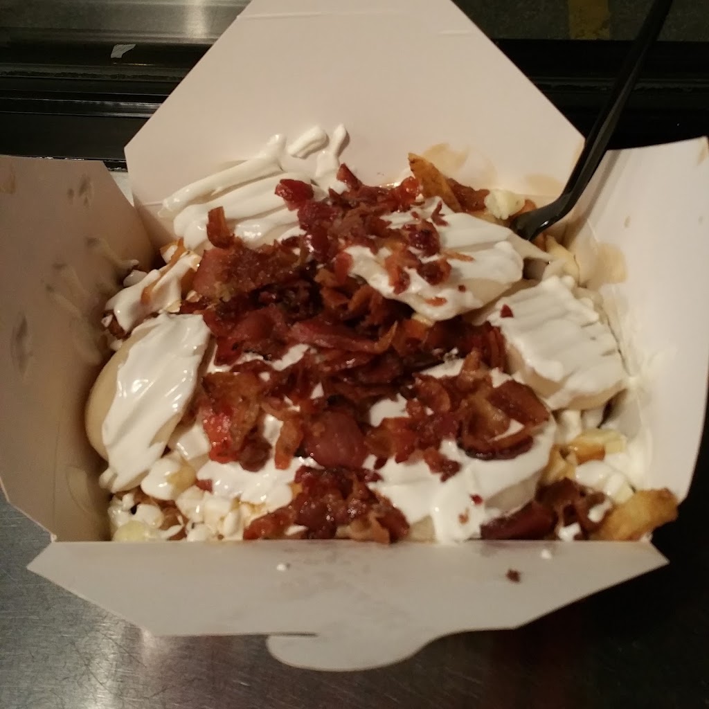 Smokes Poutinerie | 400-855 Regent Ave W #400, Winnipeg, MB R2C 0R1, Canada | Phone: (204) 255-2873