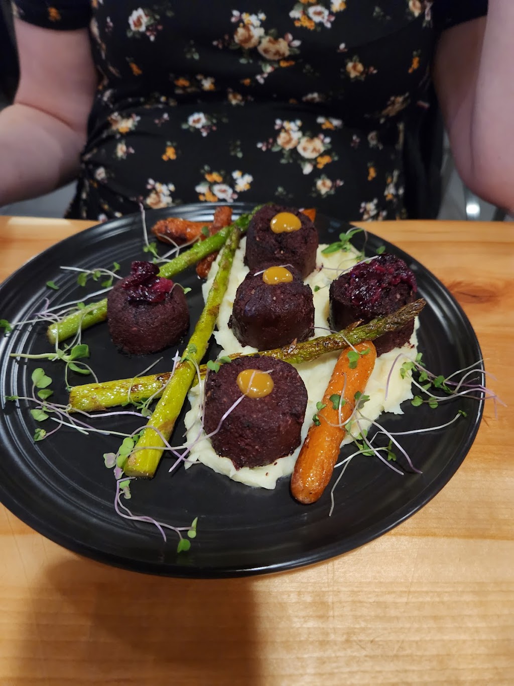 Summum Bistro & Café - La Baie Venue | 810 Rue Mars, La Baie, QC G7B 3N7, Canada | Phone: (418) 544-0000