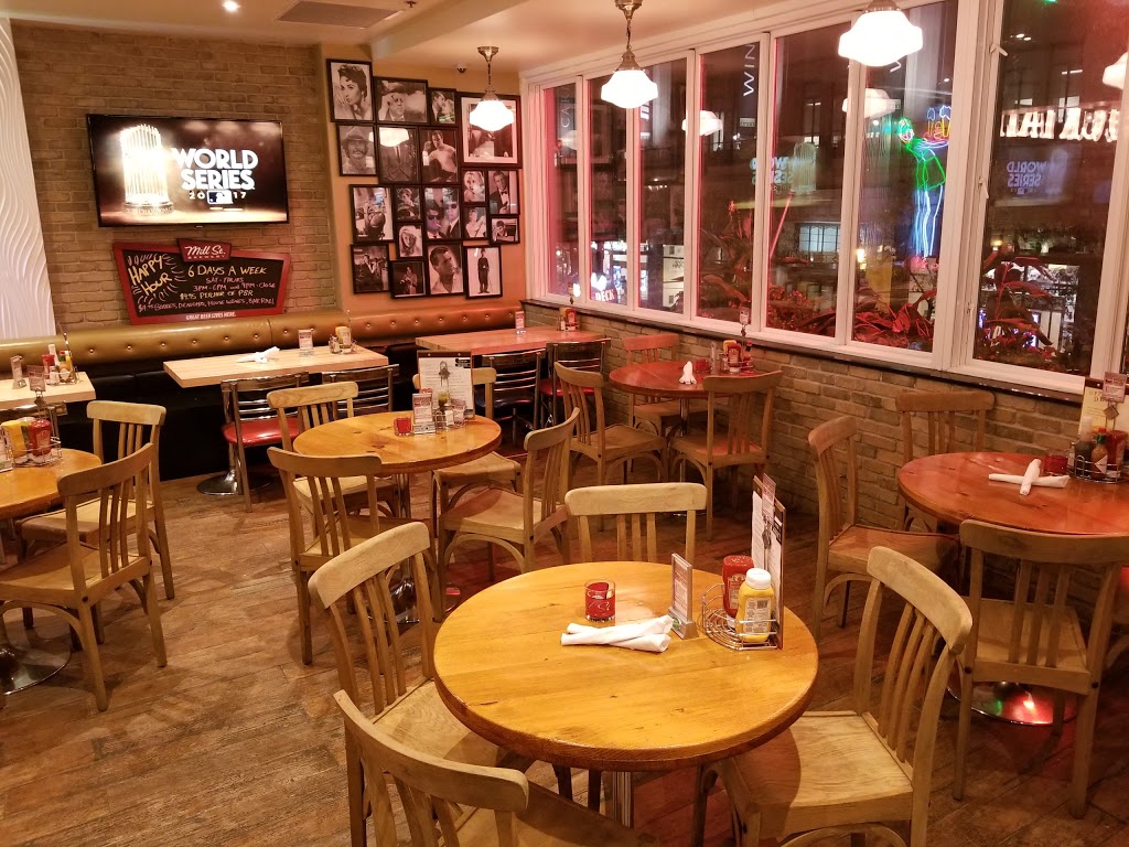Frans Restaurant and Bar | 20 College St, Toronto, ON M5G 1K2, Canada | Phone: (416) 923-9867
