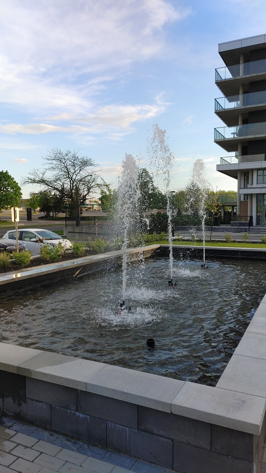 Ventura Condominiums | 355 Bd Brunswick, Pointe-Claire, QC H9R 0E5, Canada | Phone: (514) 697-5454