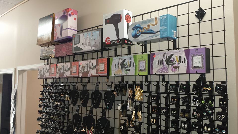 Gs Hairstyling Gifts & More | 25 Cayuga St N, Cayuga, ON N0A 1E0, Canada | Phone: (905) 772-0009