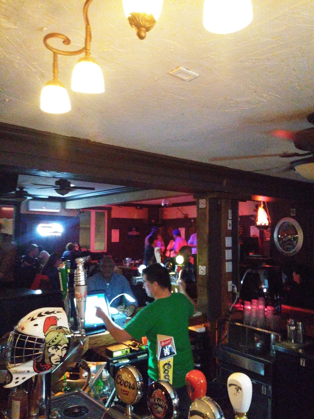 Finnigans Pub | 347 Montreal Rd unit 347, Vanier, ON K1L 6B2, Canada | Phone: (613) 747-2578