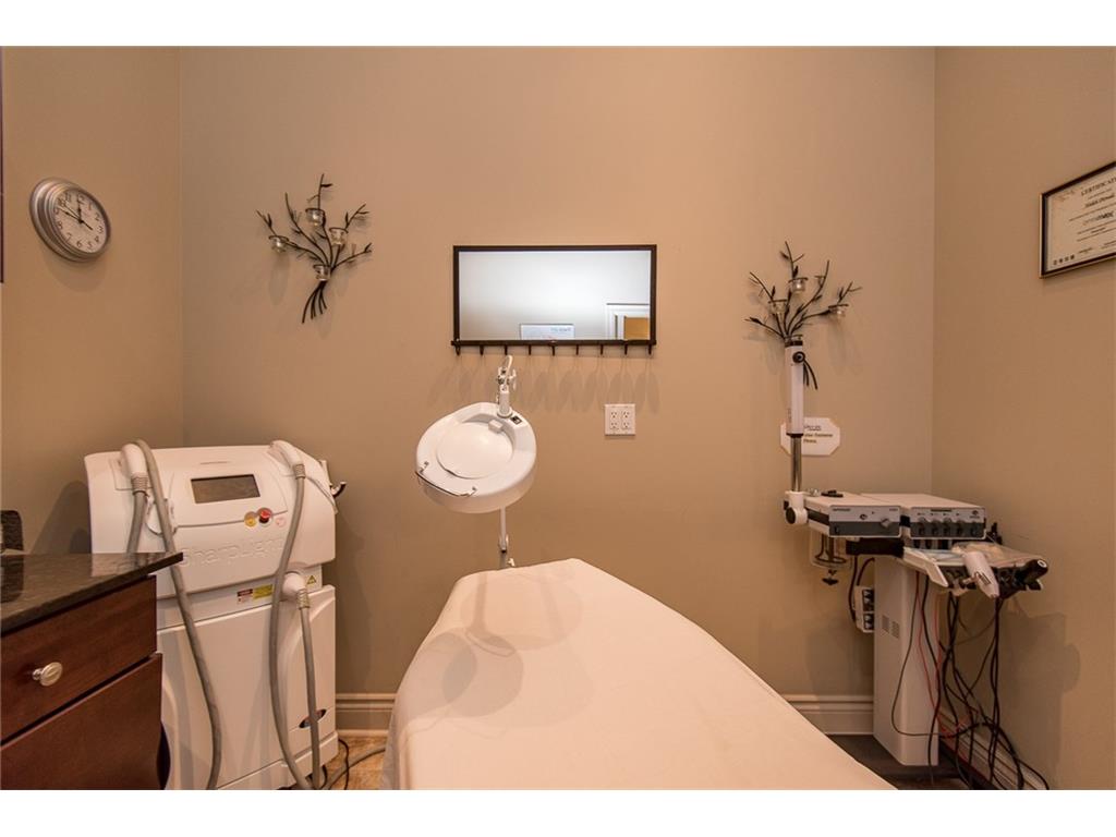 Trims Salon and Spa | 2010 Trim Rd, Orléans, ON K4A 0G4, Canada | Phone: (613) 834-9700