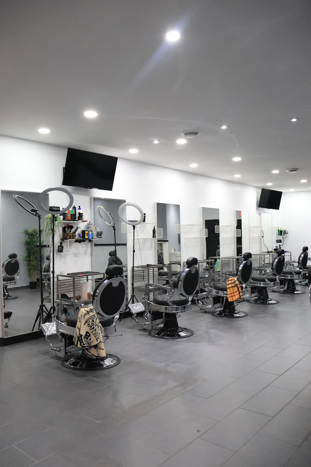 The One Three Barber Studio | 3 Rue Sunnydale, Dollard-des-Ormeaux, QC H9B 1E2, Canada | Phone: (514) 421-1113