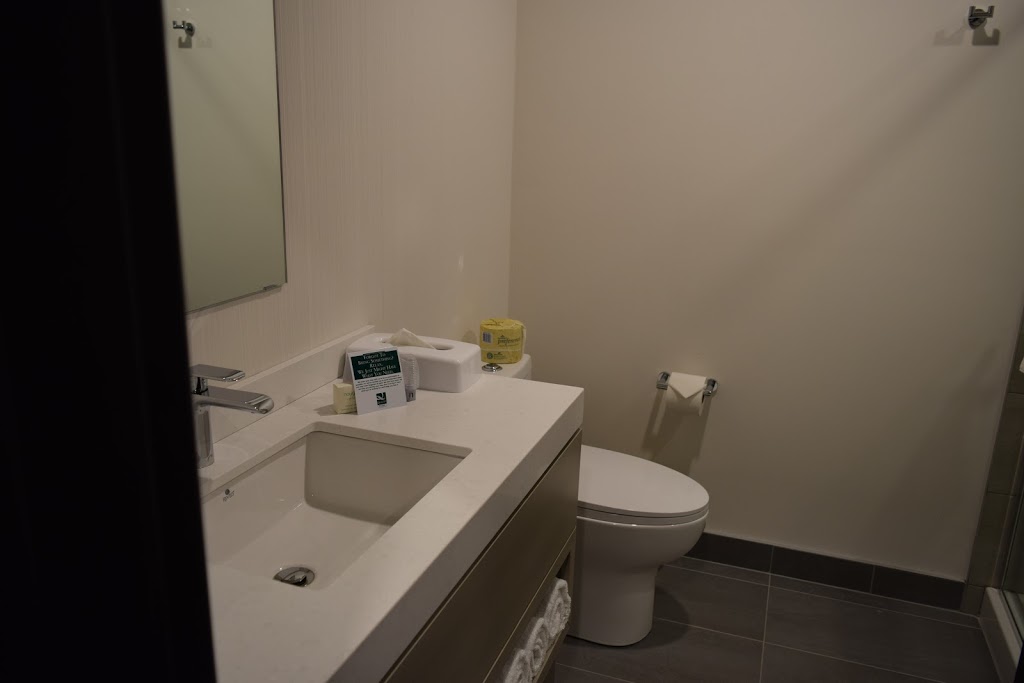 Quality Inn & Suites | 6680 Boulevard Taschereau, Brossard, QC J4W 1M8, Canada | Phone: (450) 671-7213
