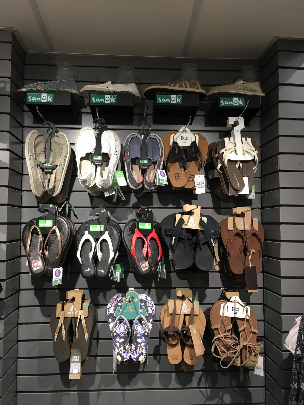 Flipside Apparel | 14800 Yonge St #161, Aurora, ON L4G 1N3, Canada | Phone: (905) 727-0824