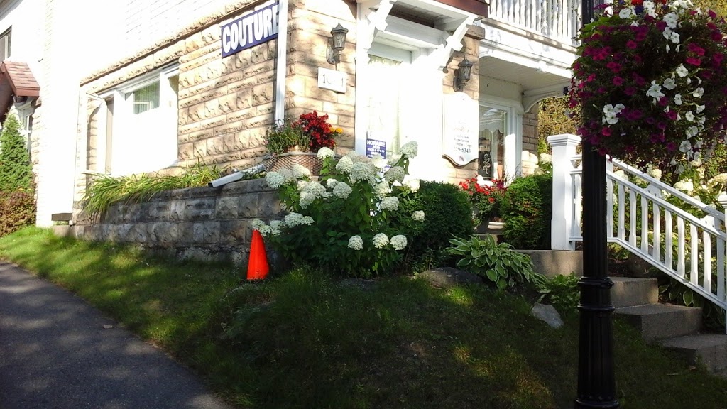 Couture Danielle Dore | 1061 Rue Beauchamp, Sainte-Adèle, QC J8B 2R6, Canada | Phone: (450) 229-5343