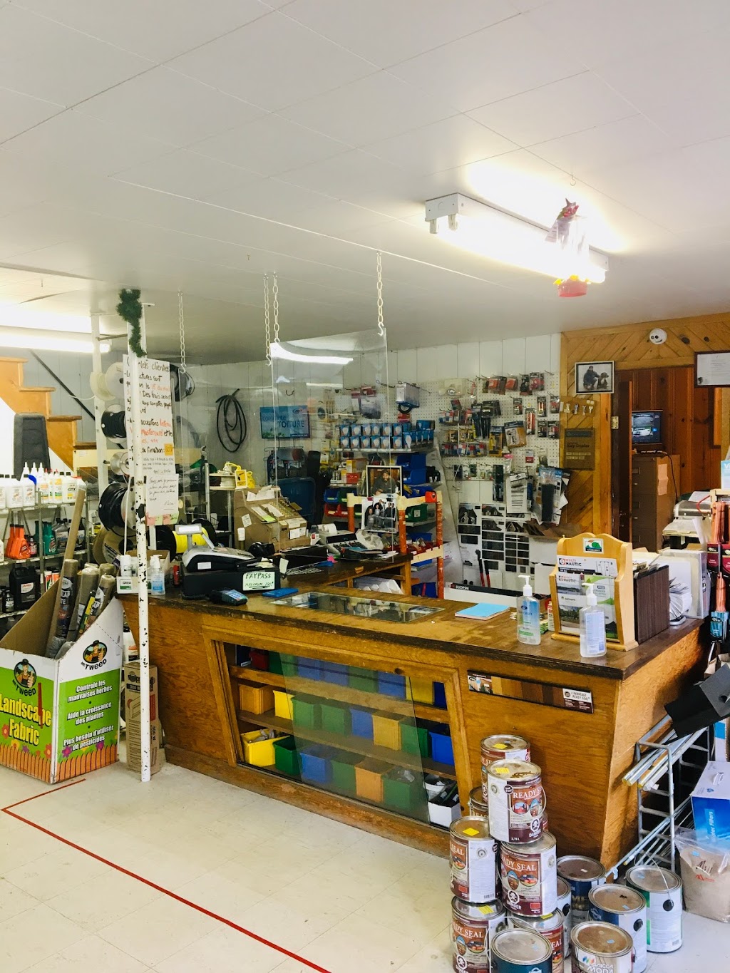 Quincaillerie Garnier | 1753 Chemin du Village, Amherst, QC J0T 2T0, Canada | Phone: (819) 687-2848