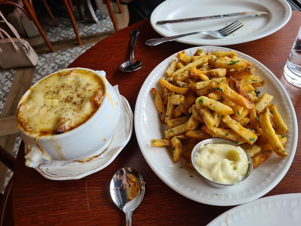 La Petite Iza | 10926 88 Ave NW 3rd floor, Edmonton, AB T6G 0Z1, Canada | Phone: (780) 435-0083