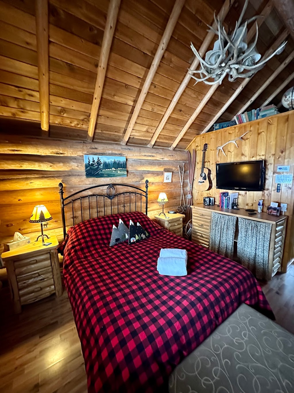 Banff Log Cabin Guesthouse | 222 Glen Cres, Banff, AB T1L 1A6, Canada | Phone: (403) 762-3516
