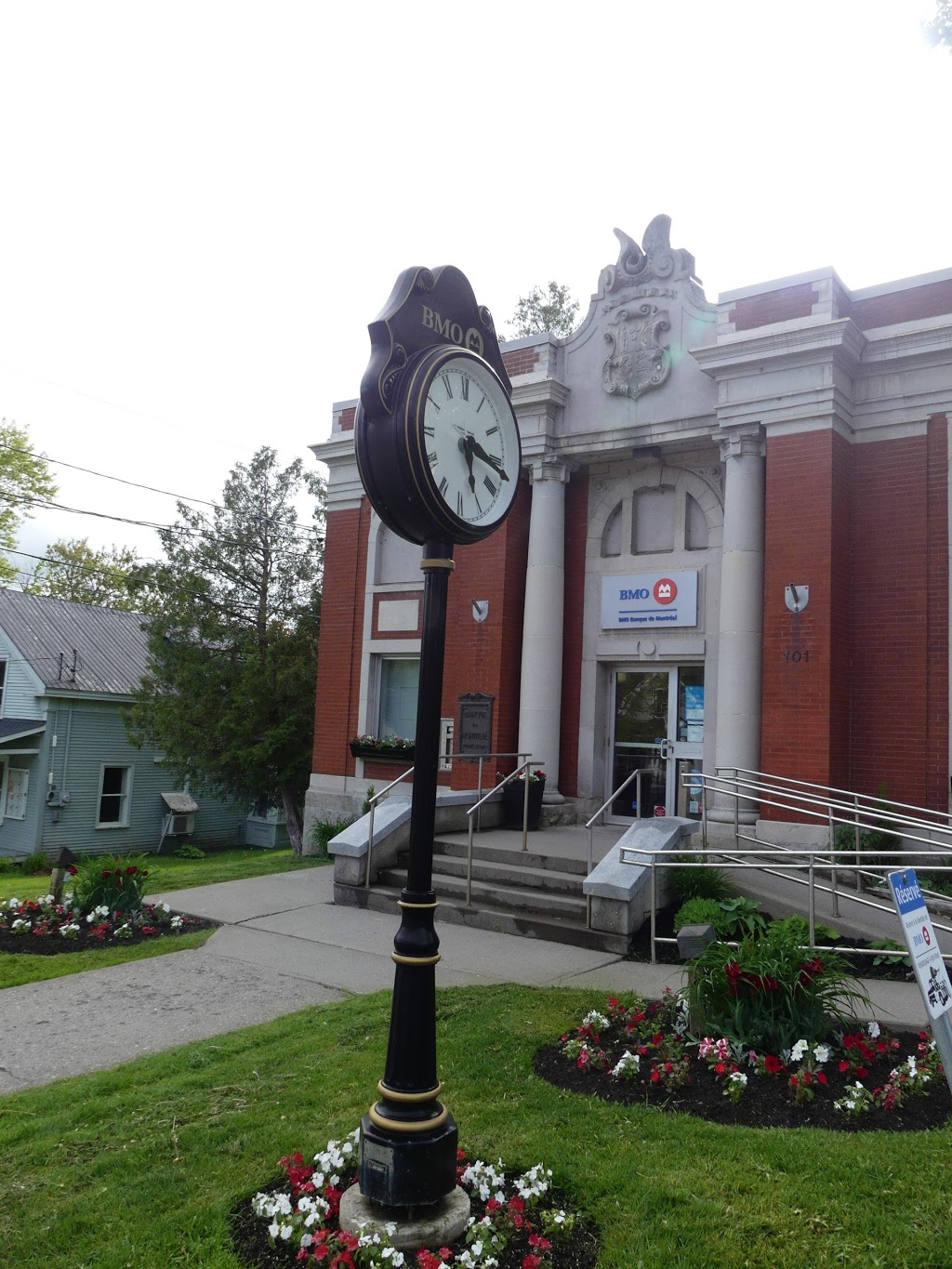 BMO Banque de Montréal | 101 Chemin Lakeside, Knowlton, QC J0E 1V0, Canada | Phone: (450) 243-1672