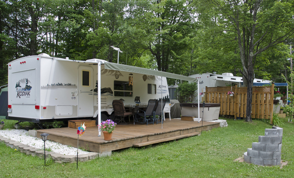 Camping du Domaine de la Rivière aux pommes | 632 QC-365, Neuville, QC G0A 2R0, Canada | Phone: (418) 561-5061