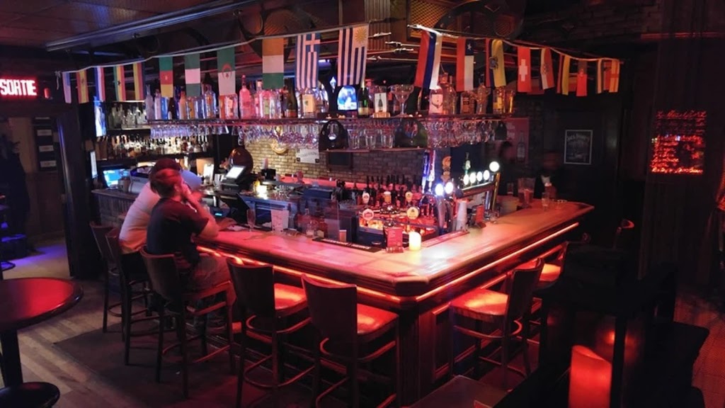 Pub St-François | 6550 Rue Beaubien E, Montréal, QC H1M 1A9, Canada | Phone: (514) 632-5656