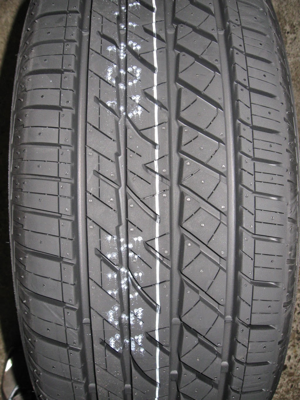 London Tire Sales Ltd | 6376 Egremont Dr, Komoka, ON N0L 1R0, Canada | Phone: (519) 666-1350