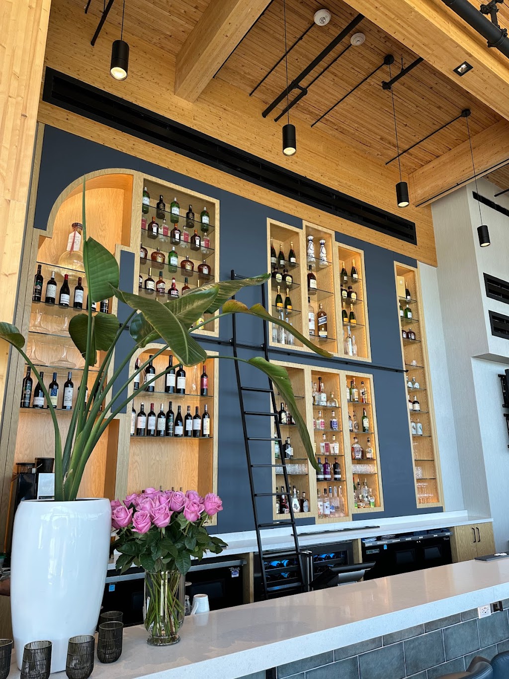 The Lake Club - Friday Harbour Resort | 330 Sunseeker Ave, Innisfil, ON L9S 0J7, Canada | Phone: (705) 812-8884
