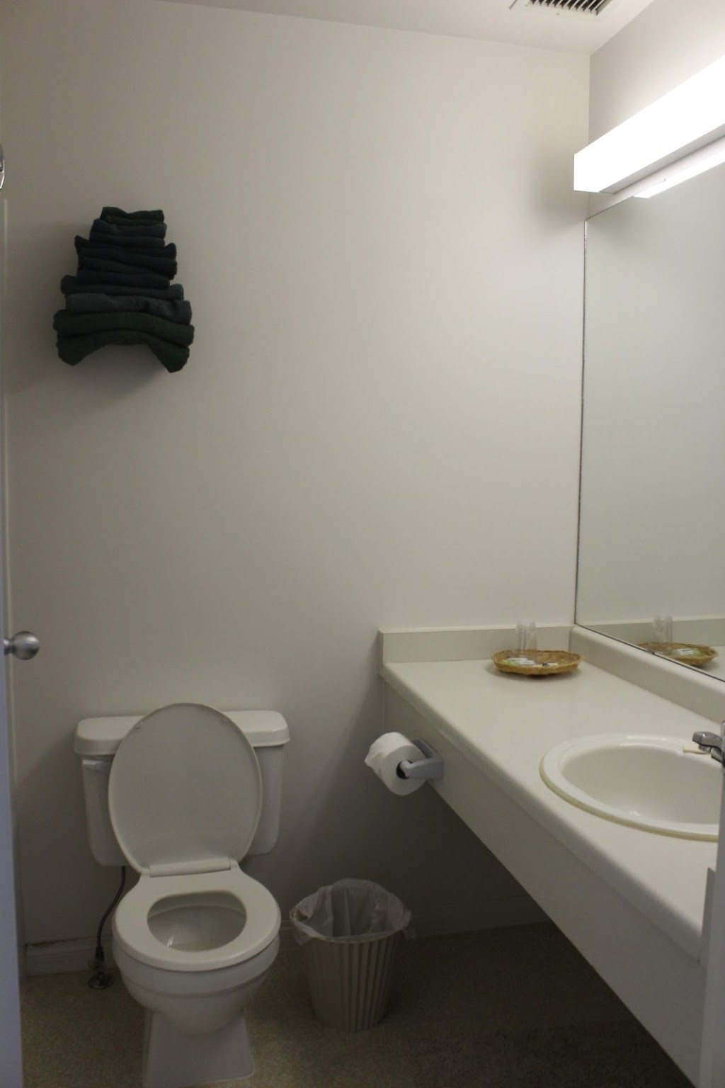 Mossleigh Inn | 813 AB-24, Mossleigh, AB T0L 1P0, Canada | Phone: (403) 534-2444