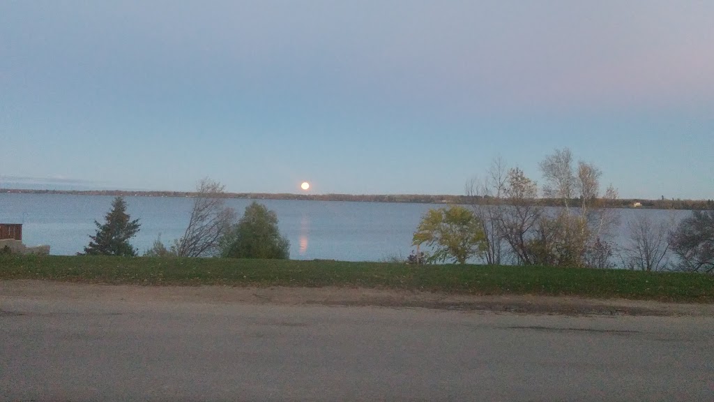 The Lakeview Inn | 57 Park Ave, Lac du Bonnet, MB R0E 1A0, Canada | Phone: (204) 345-8661