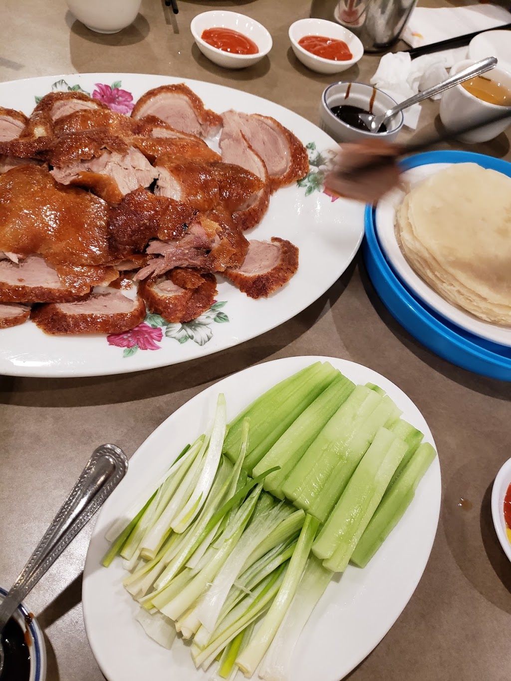 Shanghai Classic Restaurant | 8282 Centre St N, Calgary, AB T3K 2X4, Canada | Phone: (403) 295-1323