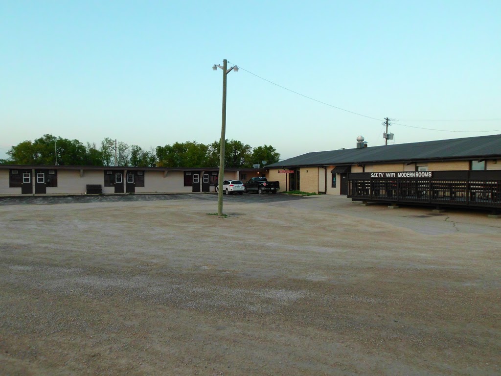 Lundar Motor Hotel | Highway 6 at Main St., Lundar, MB R0C 1Y0, Canada | Phone: (204) 762-5566
