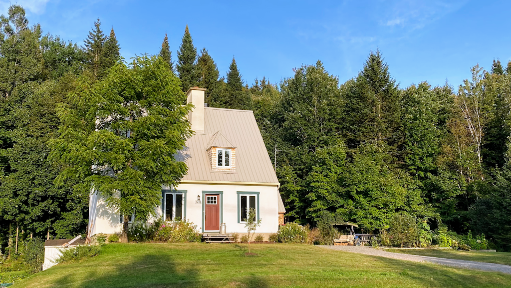 Chalet à louer avec Spa - St-Gabriel-de-Valcartier | 1398 5e Av, Saint-Gabriel-de-Valcartier, QC G0A 4S0, Canada | Phone: (418) 573-1046