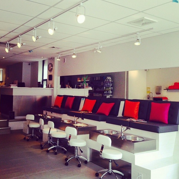 THE TEN SPOT leaside | 1657 Bayview Ave, East York, ON M4G 3C1, Canada | Phone: (416) 901-6109