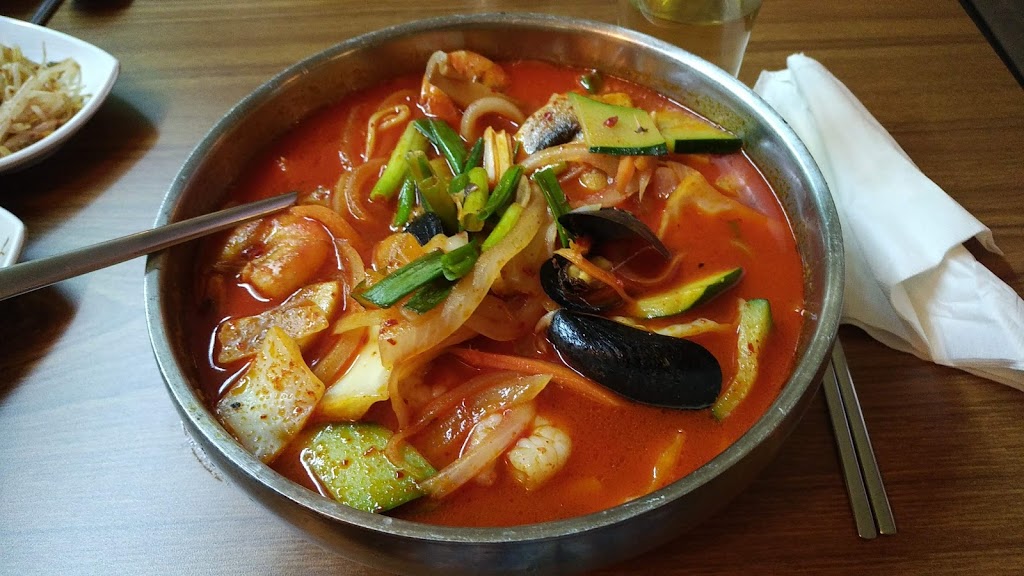 Alirang Restaurant | 134 Nelson St, Ottawa, ON K1N 7R5, Canada | Phone: (613) 789-2223