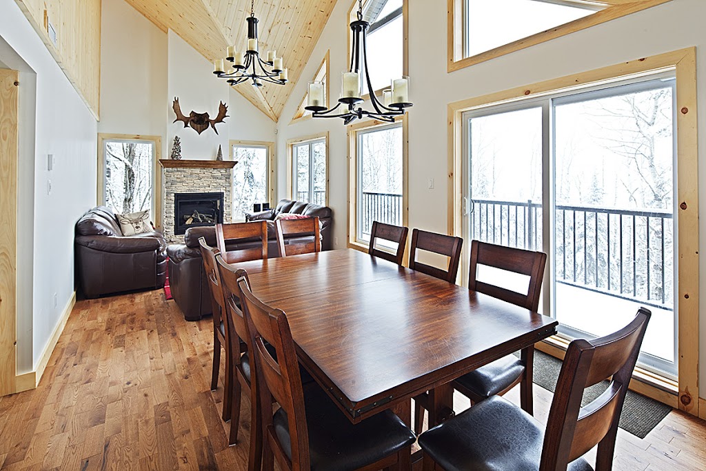 Chalet Charlevoix Mirador sur le fief 2 | 156 Chemin du Fief, Petite-Rivière-Saint-François, QC G0A 2L0, Canada | Phone: (418) 661-2033