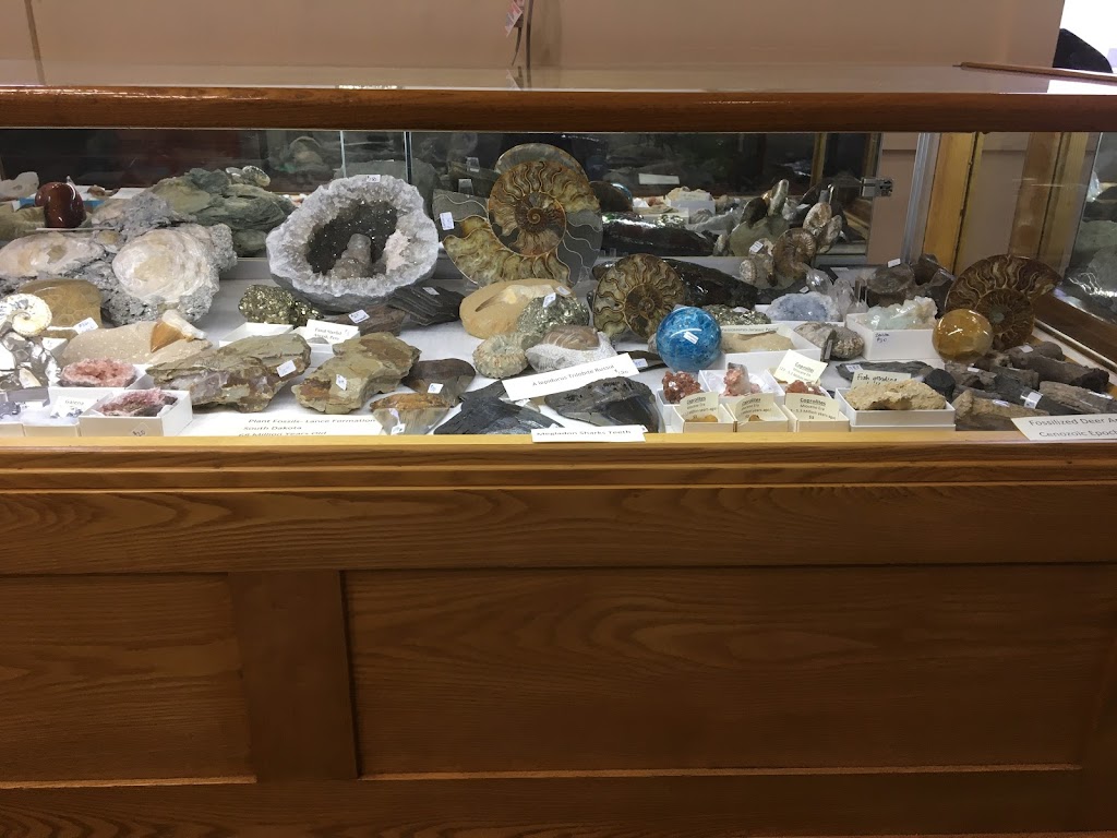 Broken Rock Fossil Shop | 1820 Garfield Rd, Belfast, PE C0A 1A0, Canada | Phone: (902) 393-2536