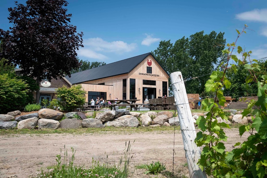 Le Vignoble Du Domaine St-Jacques | 615 Bd Édouard Vii, Saint-Jacques-le-Mineur, QC J0J 1Z0, Canada | Phone: (450) 346-1620