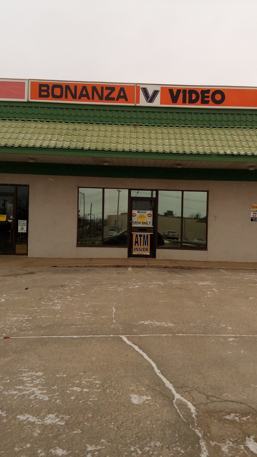 Jumbo video | 281 King St, Port Colborne, ON L3K 4H2, Canada | Phone: (905) 834-9744