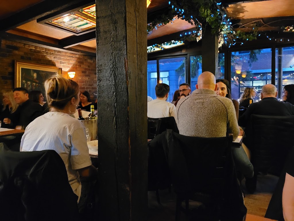 Eduardo Duluth | 404 Av. Duluth E, Montréal, QC H2L 1A3, Canada | Phone: (514) 843-3330