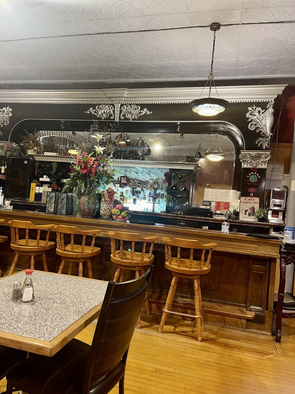 Silver Grill Restaurant | 246 24 St, Fort Macleod, AB T0L 0Z0, Canada | Phone: (403) 553-3888