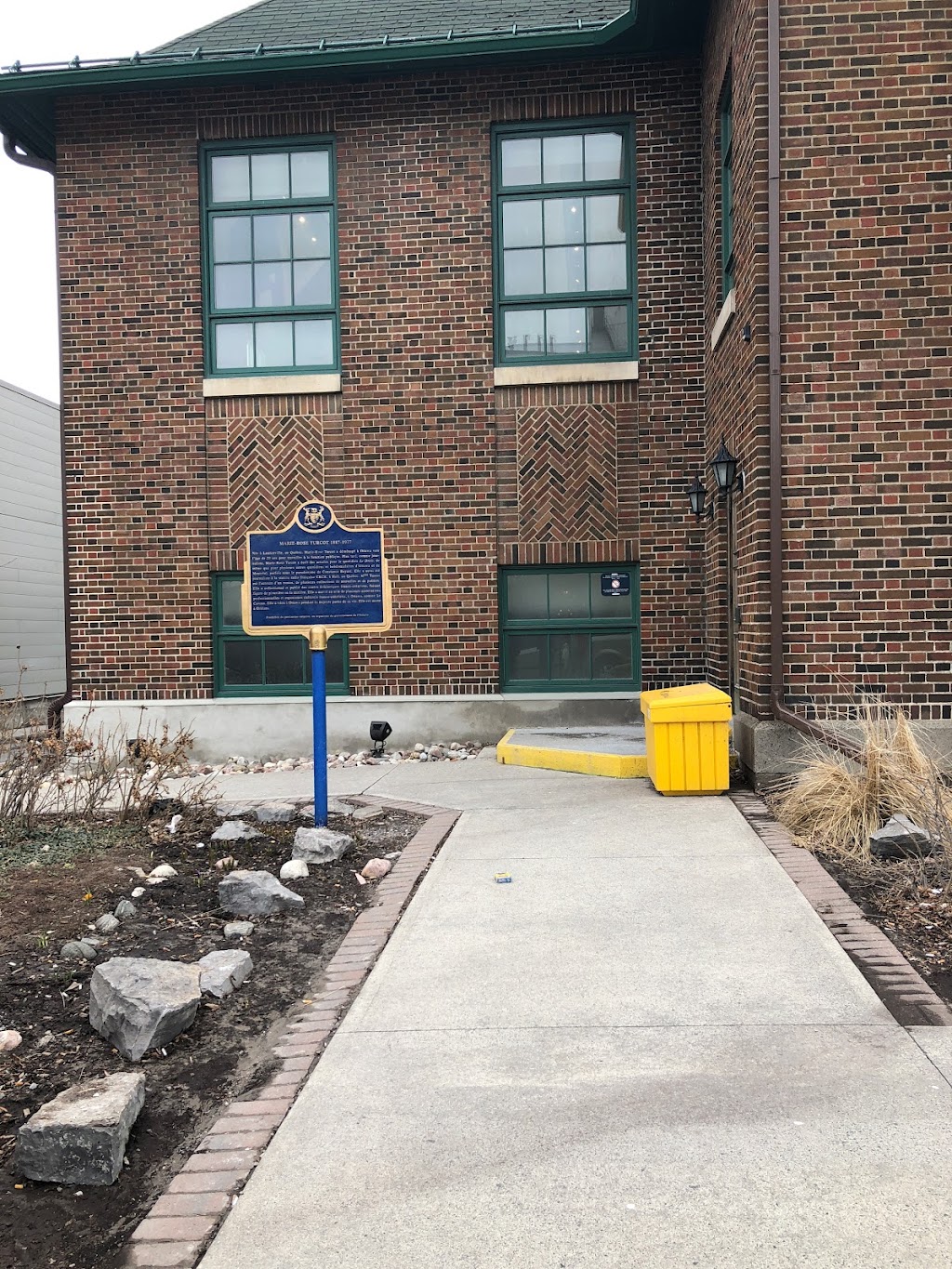 Ottawa Public Library - Rideau | 377 Rideau St, Ottawa, ON K1N 5Y6, Canada | Phone: (613) 580-2940