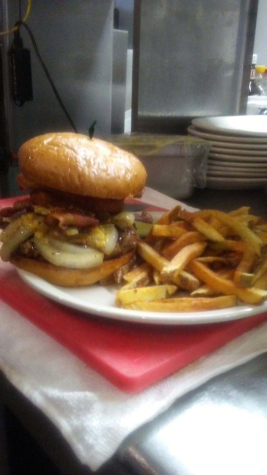 Club House Bros Restaurant | 3386 Niagara Falls Blvd, North Tonawanda, NY 14120, USA | Phone: (716) 694-5555