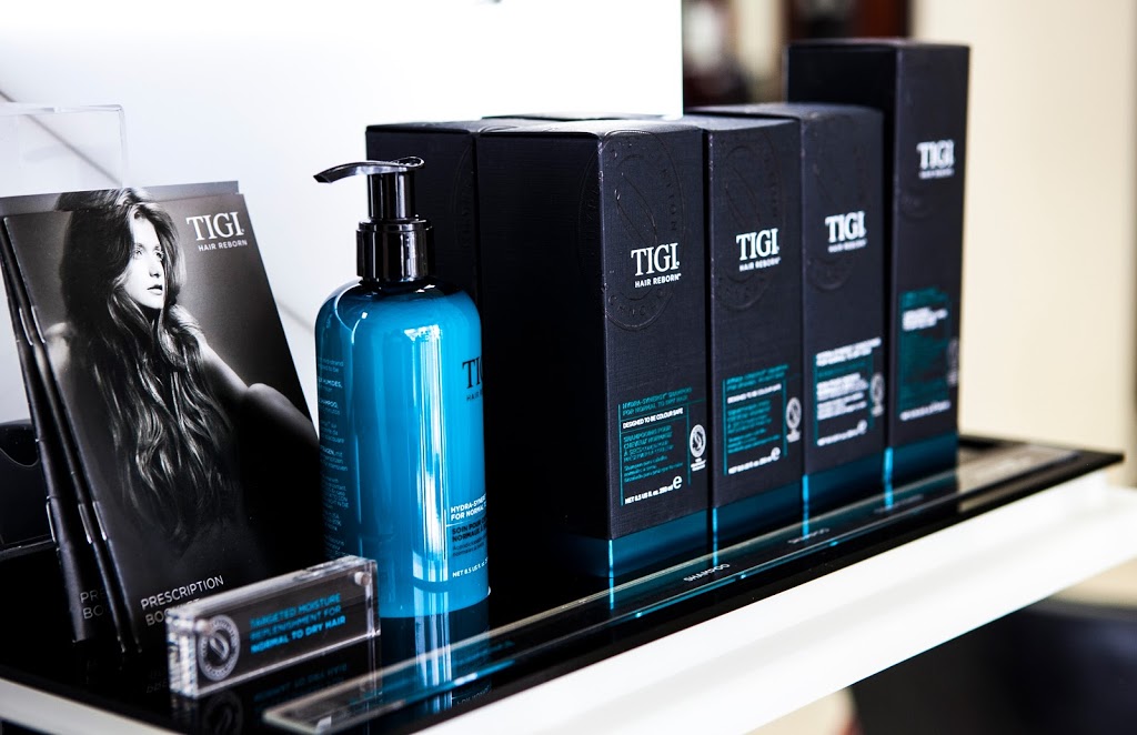 The Village Salon | 4924 Dundas St W, Etobicoke, ON M9A 1B7, Canada | Phone: (416) 234-1160