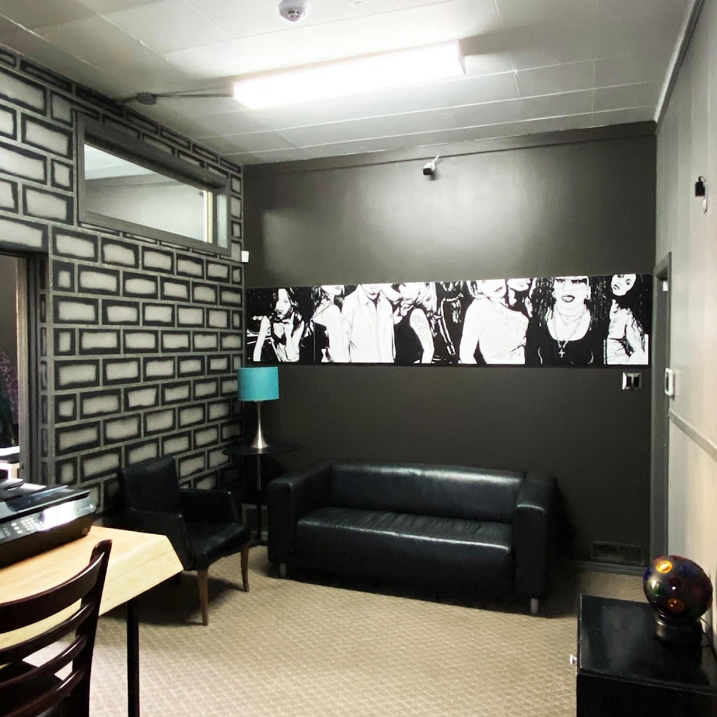 Bedroom Studios | 2031 19 Ave, Didsbury, AB T0M 0W0, Canada | Phone: (403) 335-0040