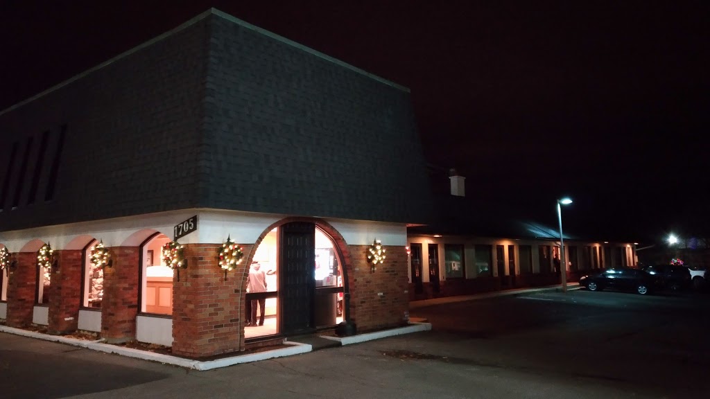 Webbs Motel | 1705 Carling Ave, Ottawa, ON K2A 1C8, Canada | Phone: (613) 728-1881