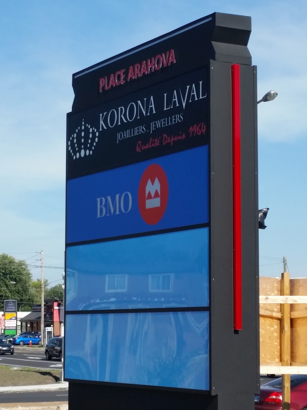BMO Banque de Montréal | 3925 Boulevard Saint-Martin O, Laval, QC H7T 1B5, Canada | Phone: (450) 682-6383