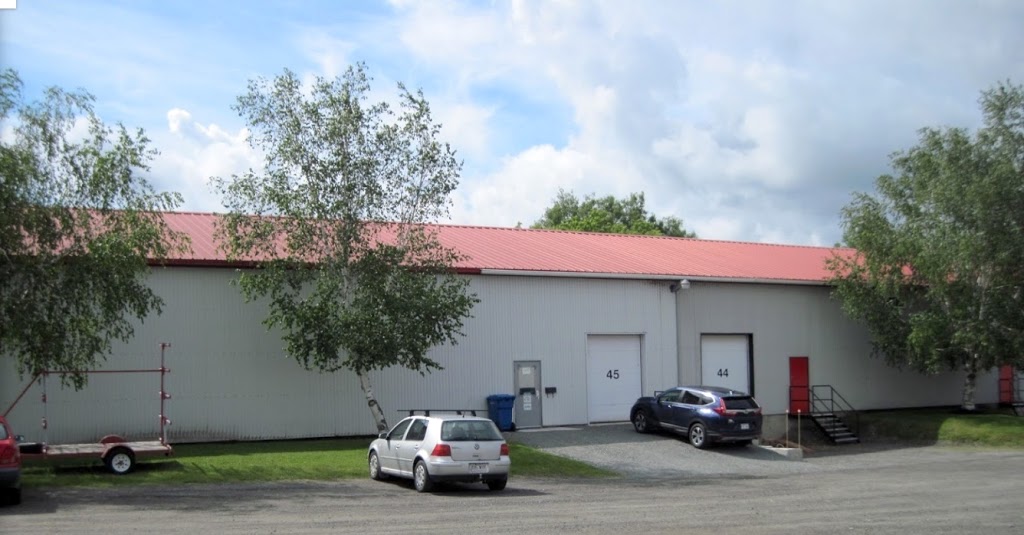 Voiles Saintonge inc | 260 Rue Saint-Urbain #45, Granby, QC J2G 8M8, Canada | Phone: (418) 254-1698