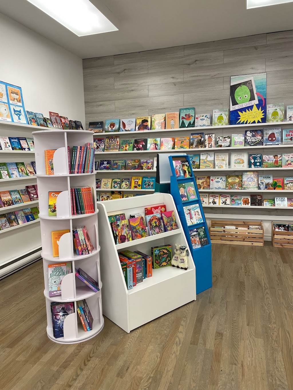 Bookworms & Co. | 2 Orchard Heights Blvd Unit 40, Aurora, ON L4G 6T5, Canada | Phone: (905) 750-0130
