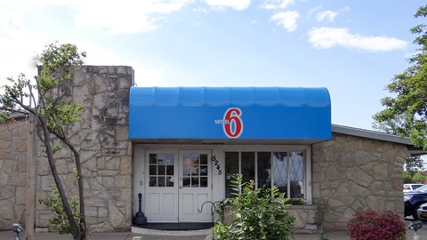 Motel 6 Hamburg NY | 5245 Camp Rd, Hamburg, NY 14075, USA | Phone: (716) 648-2000