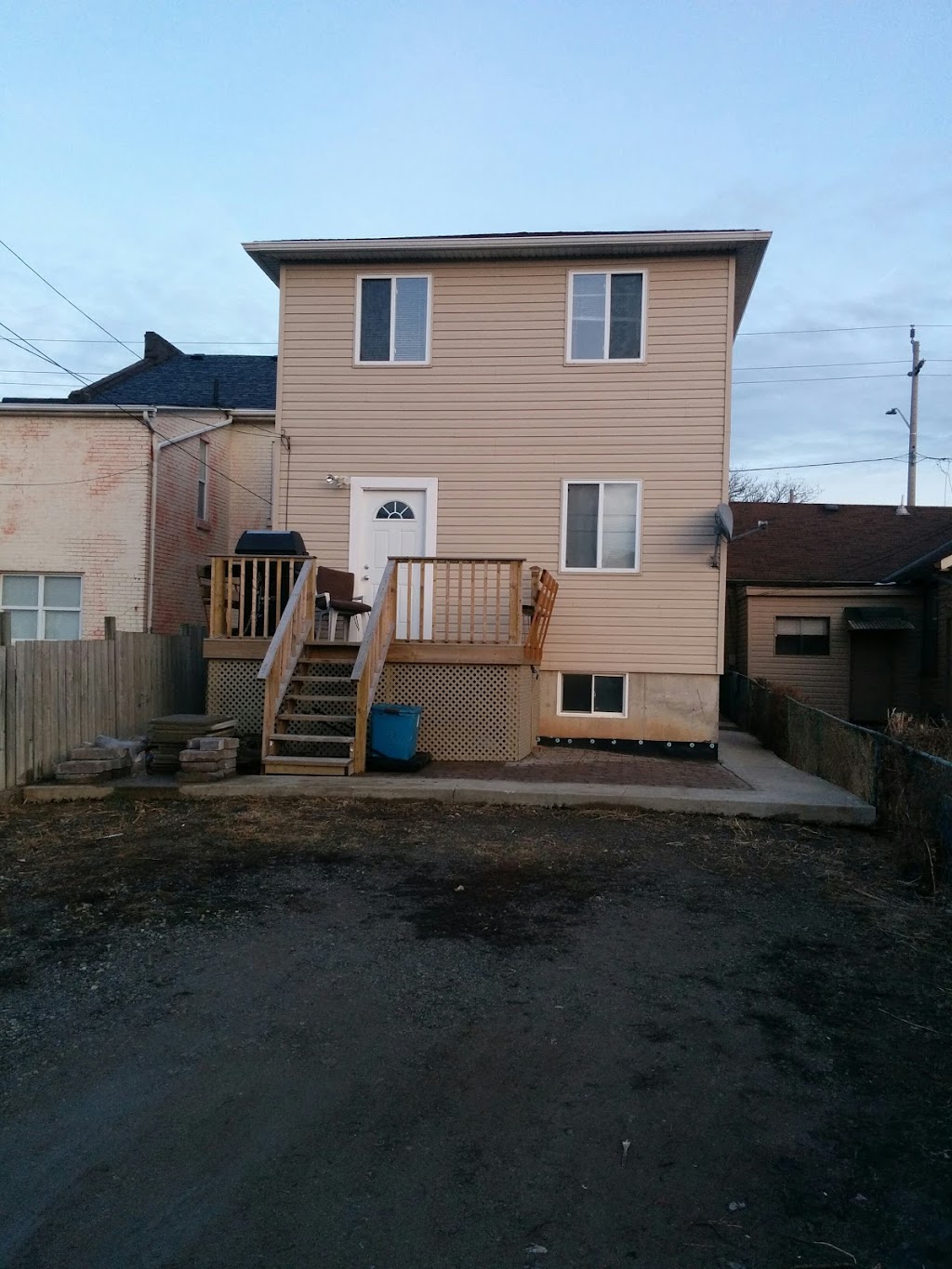 Wellington Roommate Appartments | 231 Wellington St N, Hamilton, ON L8L 2X2, Canada | Phone: (289) 801-1404