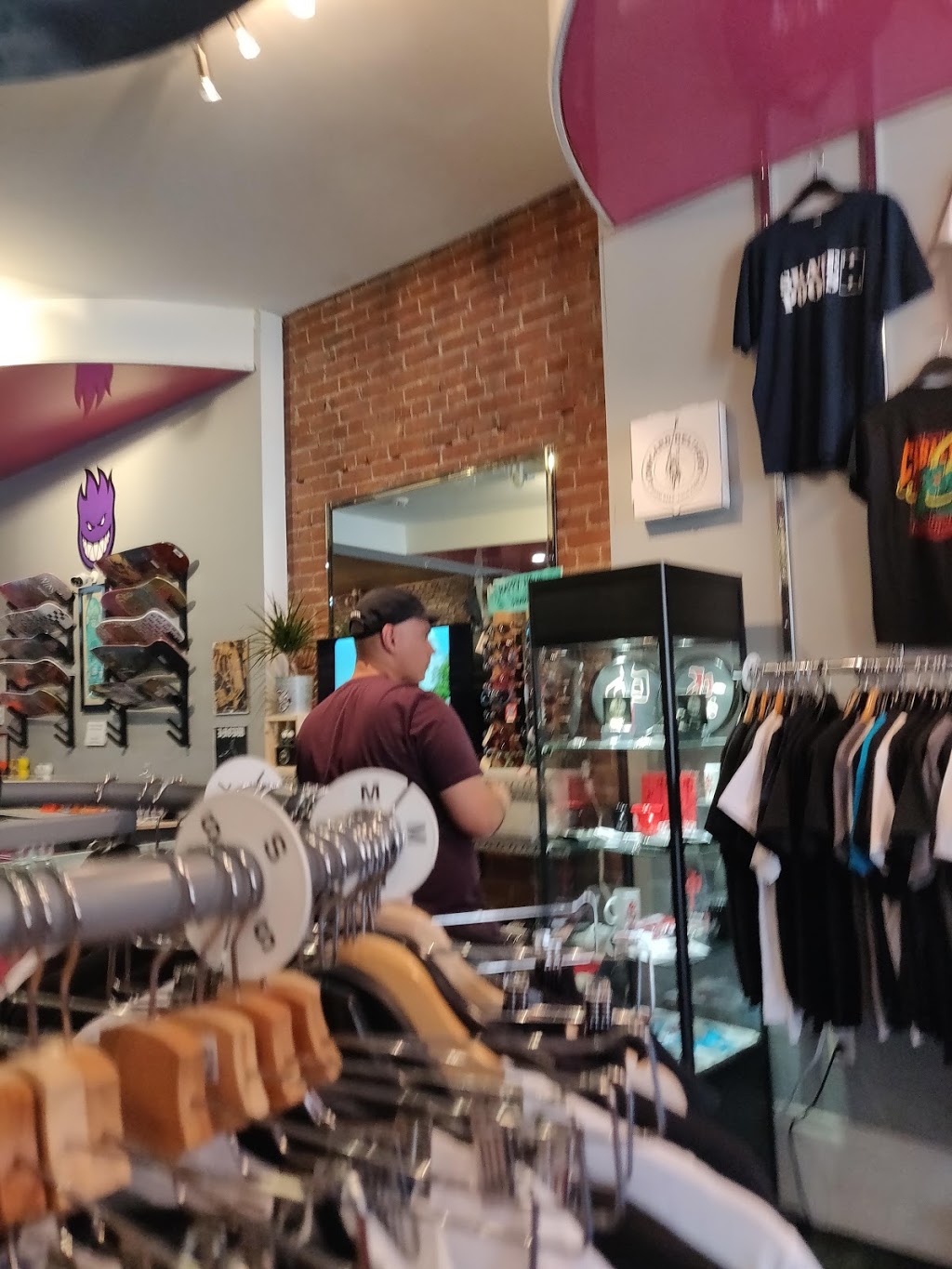Skull Central | 4302 Boul St-Laurent, Montréal, QC H2W 1Z3, Canada | Phone: (514) 543-6969