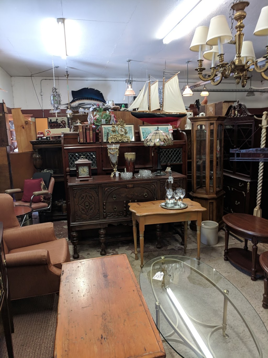 Marions Antiques | 360 Main St, Brighton, ON K0K 1H0, Canada | Phone: (613) 475-0068