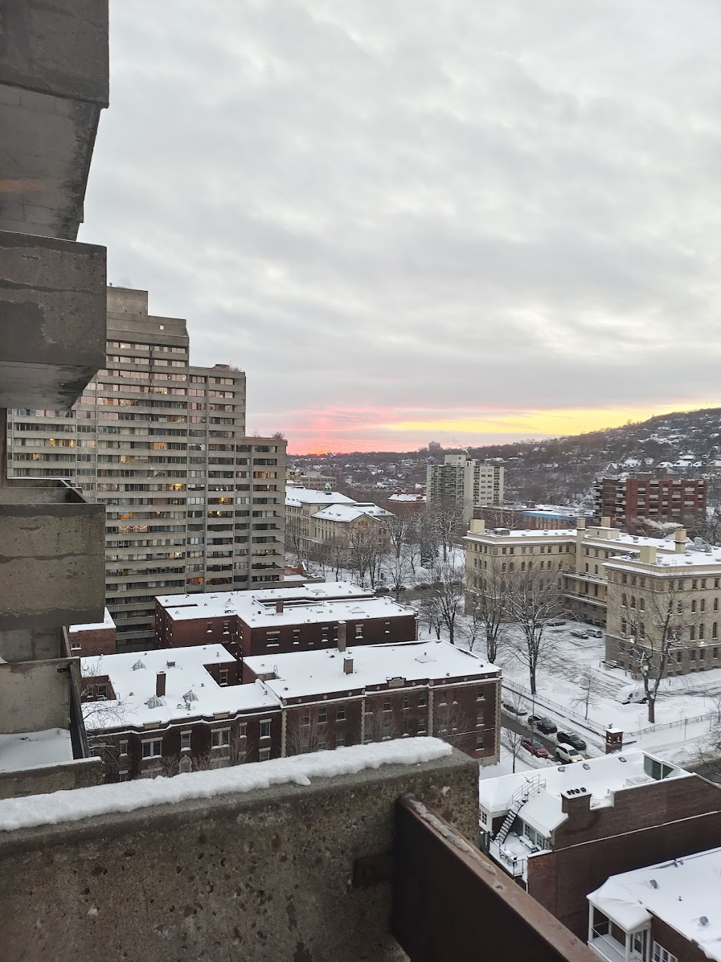 La Tour Belvedere hotel | 2175 Boul. de Maisonneuve Ouest, Montréal, QC H3H 1L5, Canada | Phone: (514) 935-9052