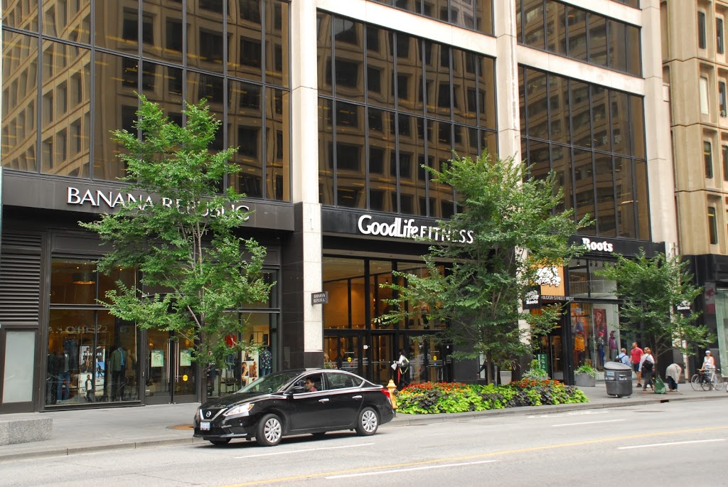 Banana Republic | 80 Bloor St W, Toronto, ON M5S 2V1, Canada | Phone: (416) 515-0018