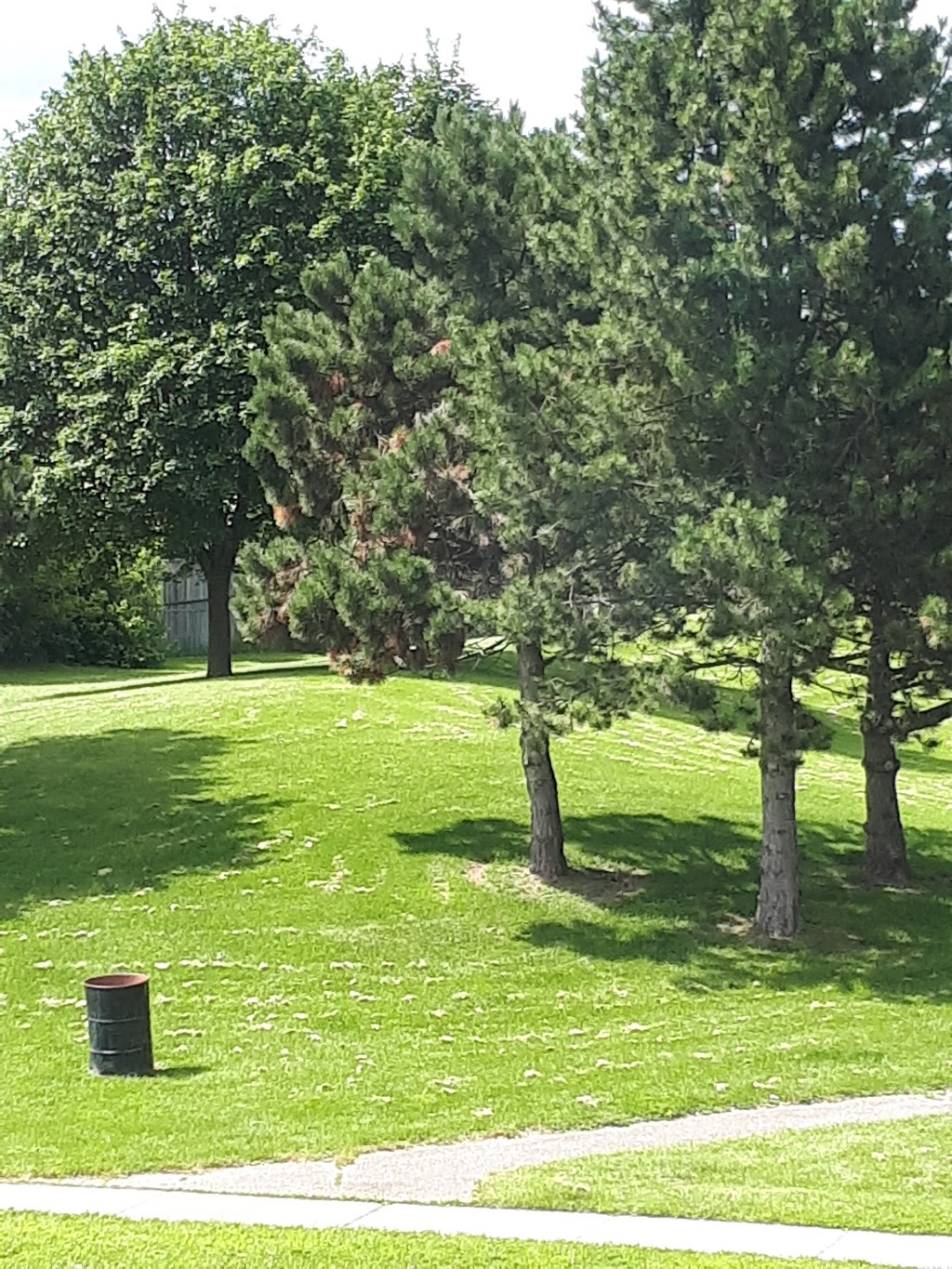 Gatehouse parkette | 22 Turnberry Crescent, Courtice, ON L1E 1A5, Canada